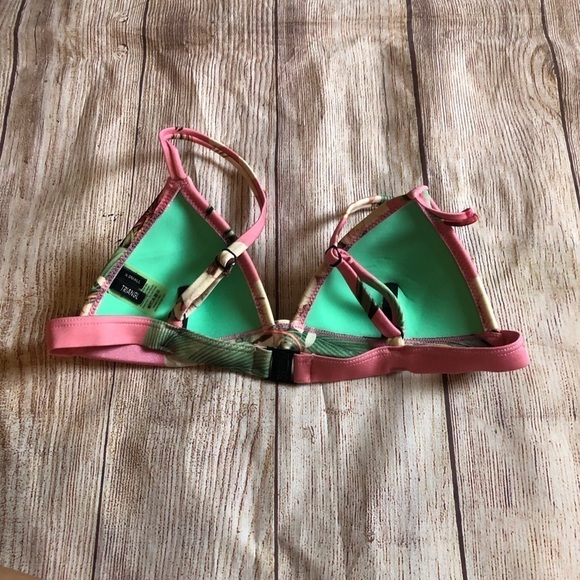 Triangl Floral Bikini Top ✨ - Picture 2 of 6